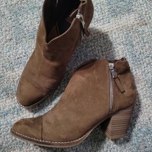 Nwot brown booties